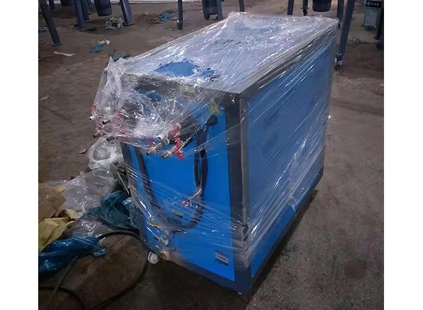 水冷螺杆工（gōng）業冷水機